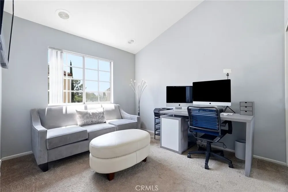 7109 Farralone #117 Canoga Park, CA 91303