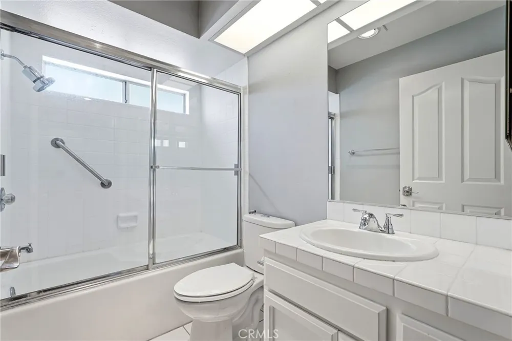 7109 Farralone #117 Canoga Park, CA 91303