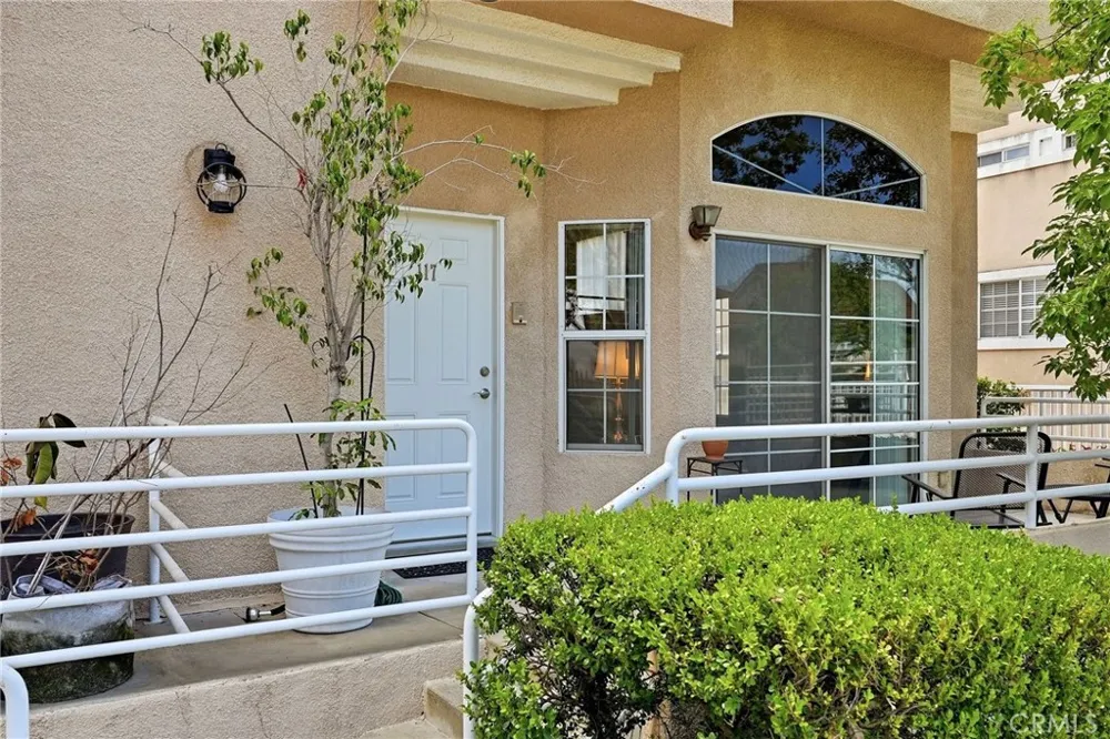 7109 Farralone #117 Canoga Park, CA 91303