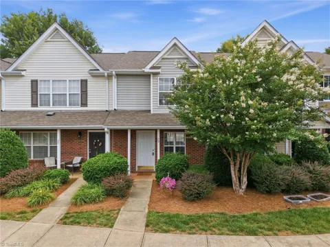 29 Tannenbaum Circle