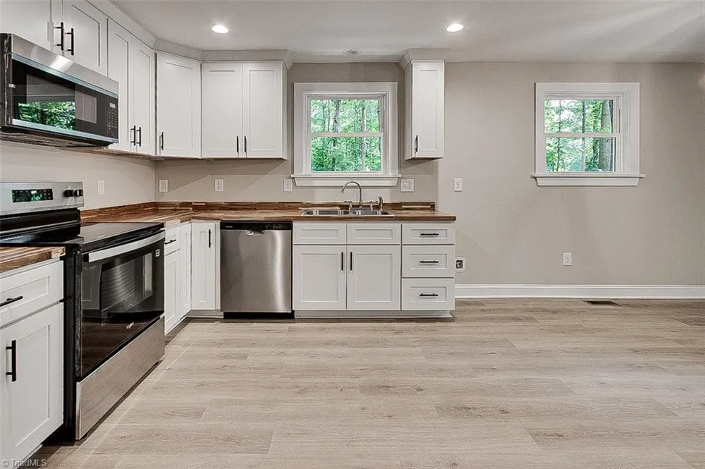 374 Yow Drive Seagrove, NC 27341