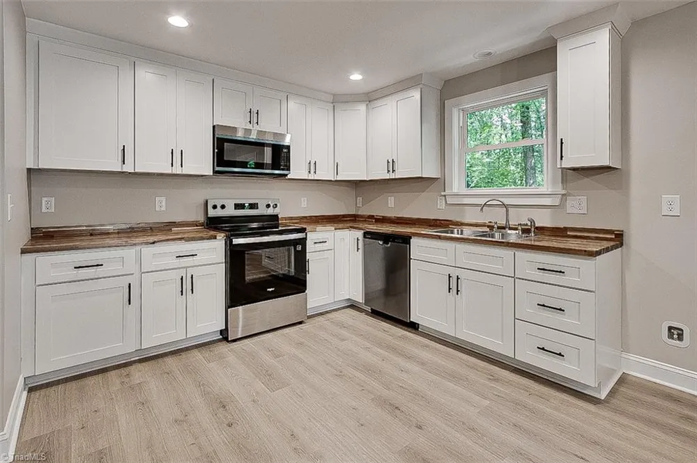 374 Yow Drive Seagrove, NC 27341
