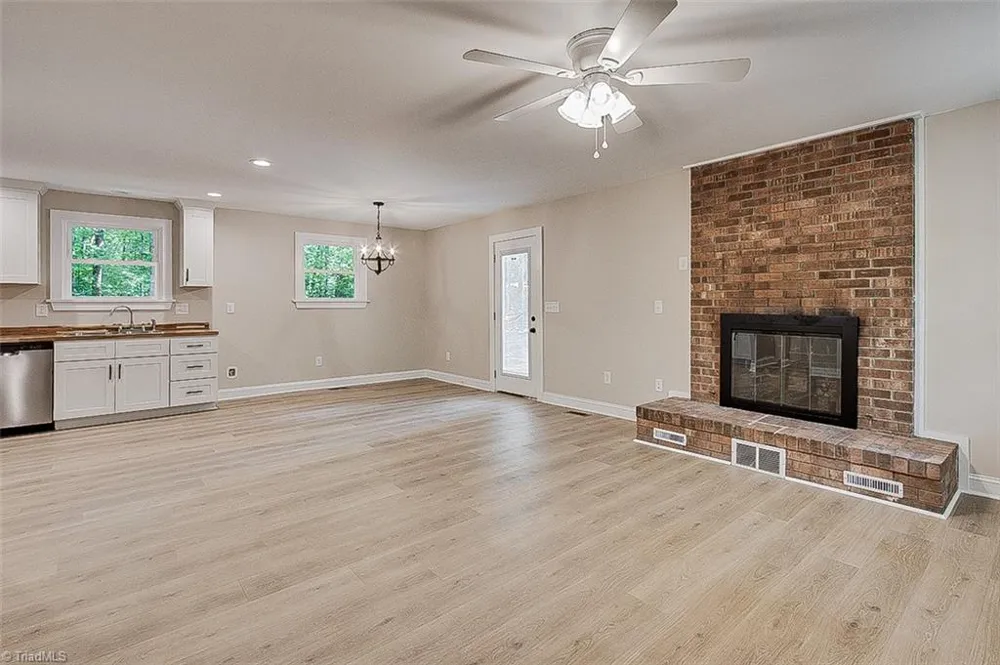374 Yow Drive Seagrove, NC 27341