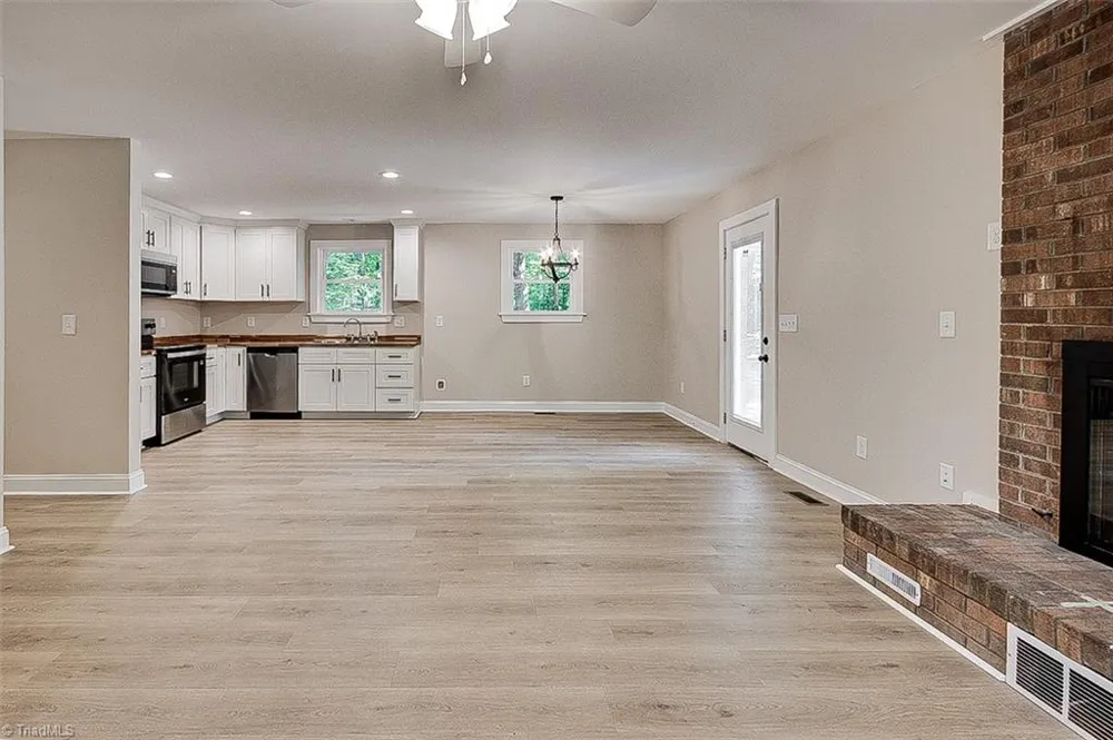 374 Yow Drive Seagrove, NC 27341