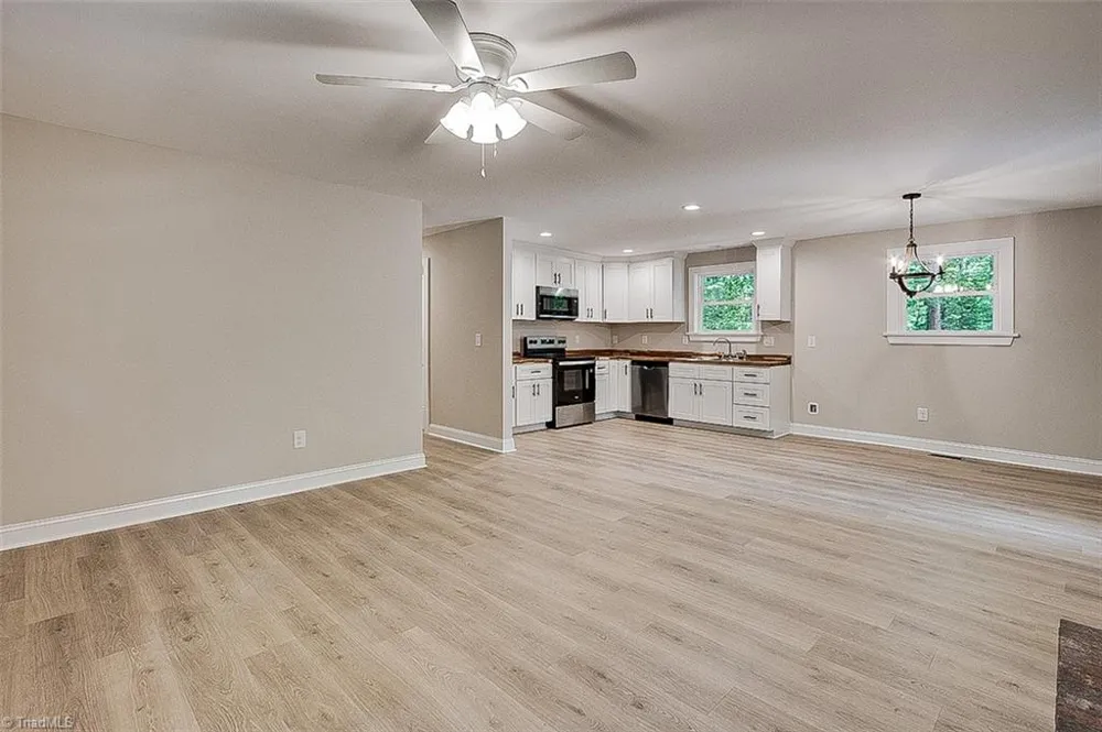374 Yow Drive Seagrove, NC 27341