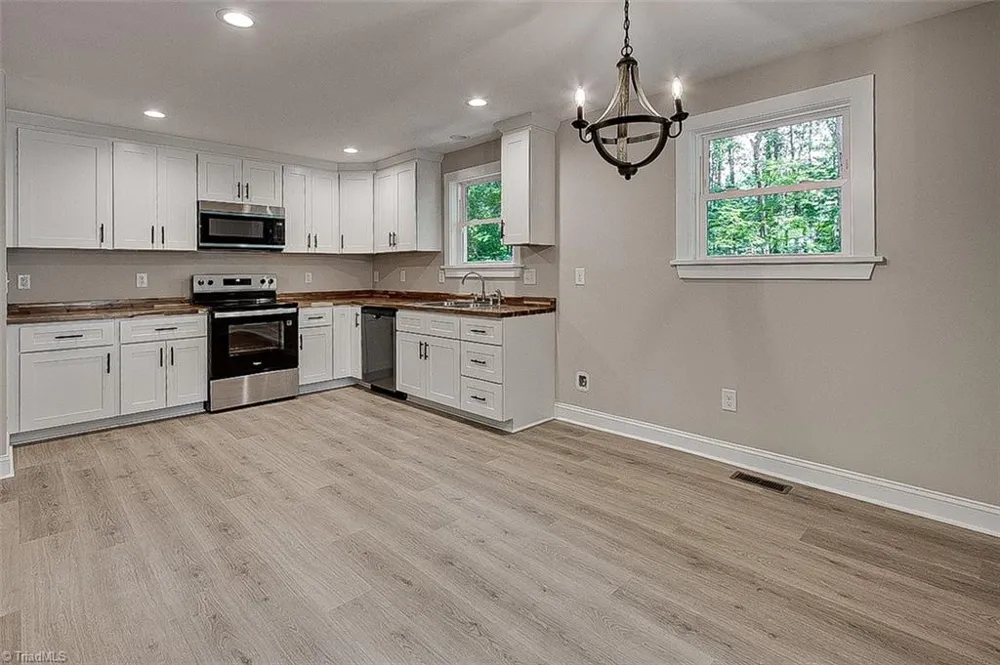 374 Yow Drive Seagrove, NC 27341