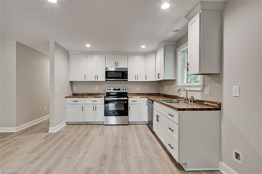 374 Yow Drive Seagrove, NC 27341