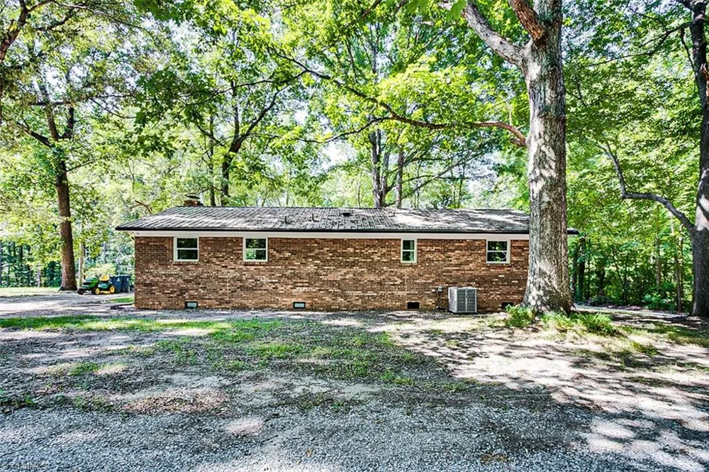 374 Yow Drive Seagrove, NC 27341