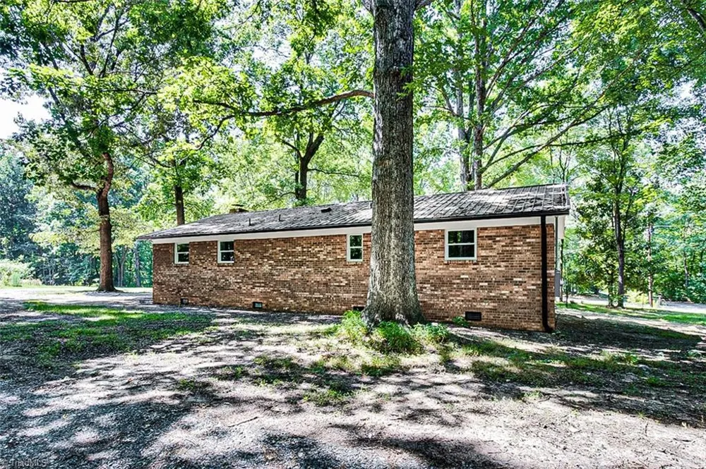 374 Yow Drive Seagrove, NC 27341