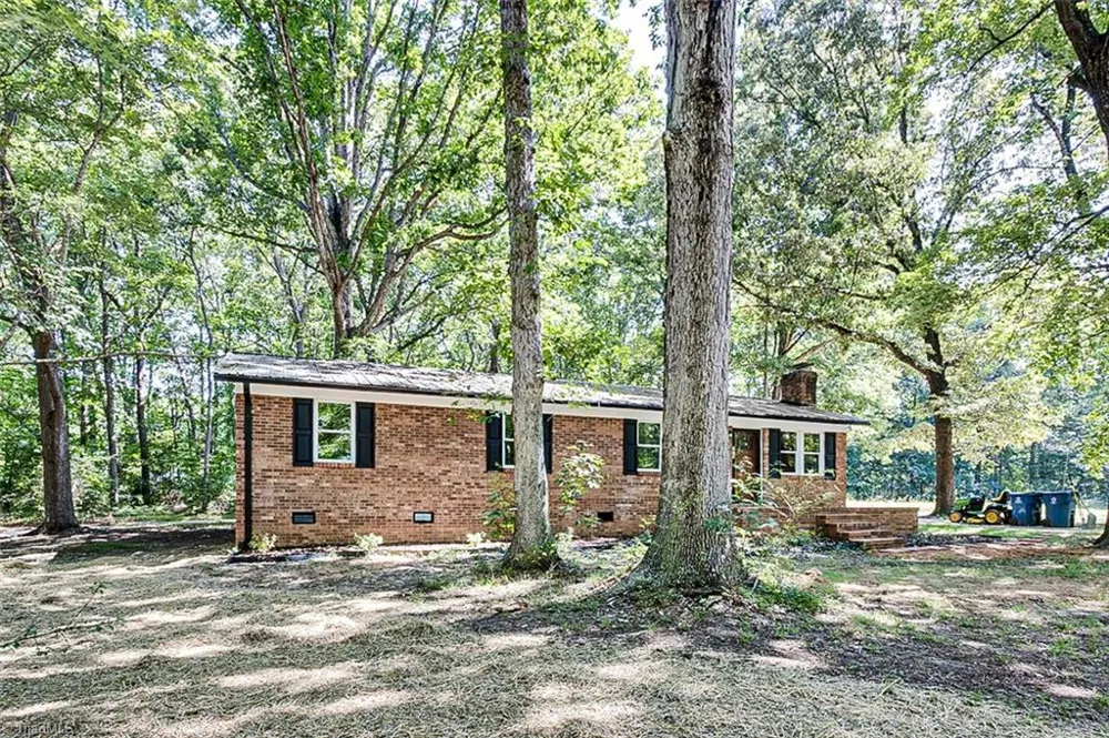 374 Yow Drive Seagrove, NC 27341