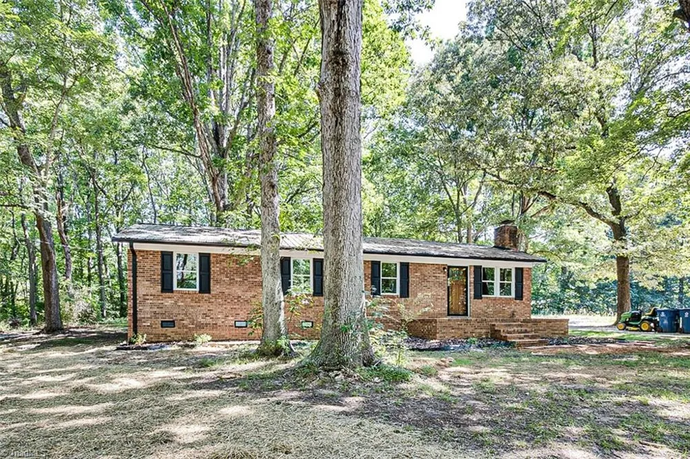 374 Yow Drive Seagrove, NC 27341