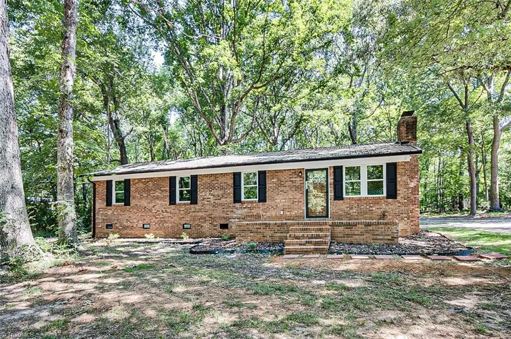 374 Yow Drive Seagrove, NC 27341