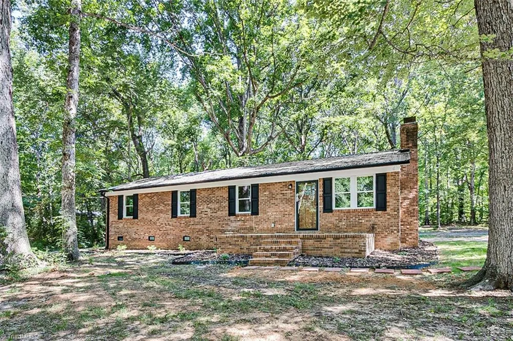 374 Yow Drive Seagrove, NC 27341