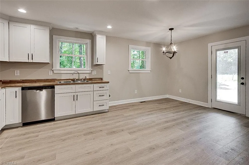 374 Yow Drive Seagrove, NC 27341