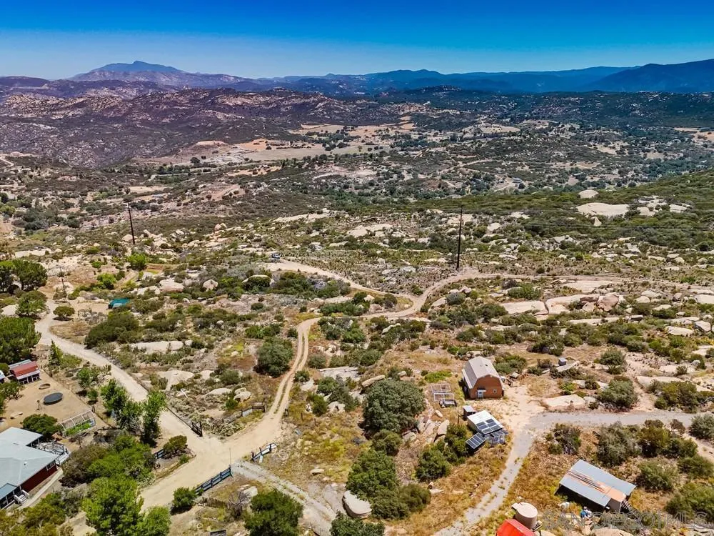 21038 Fog Ridge Alpine, CA 91901