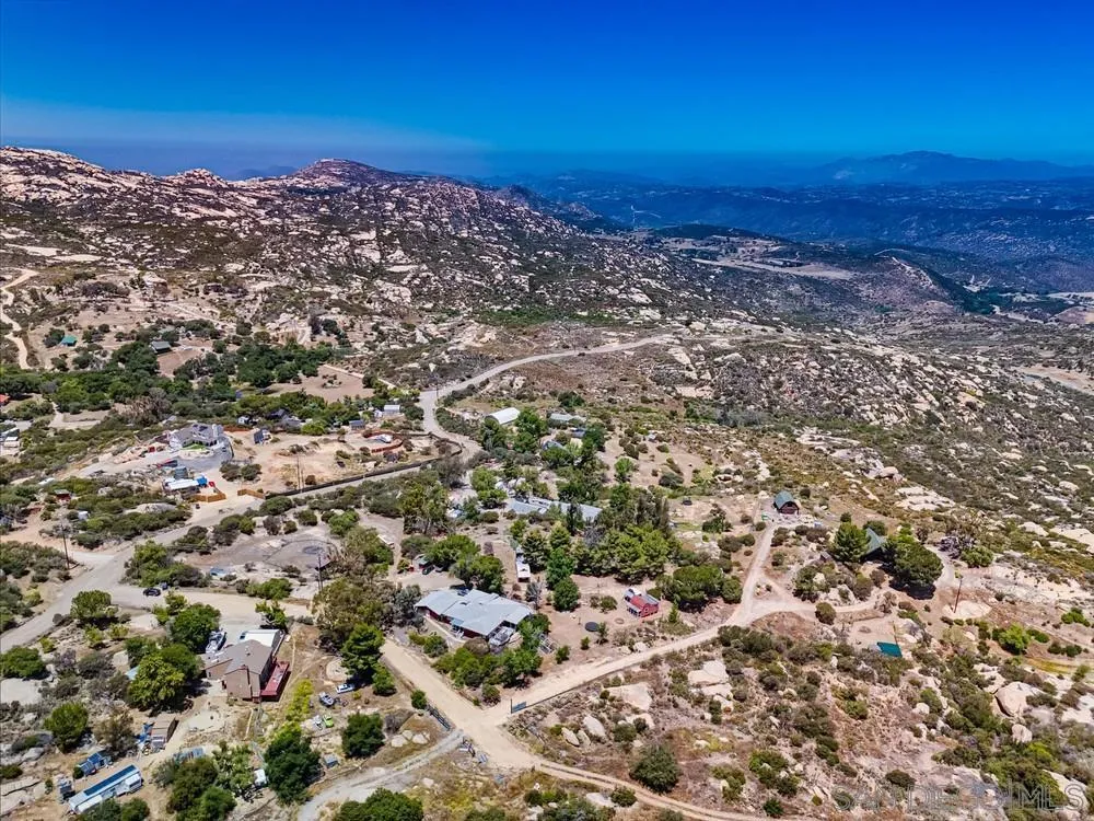 21038 Fog Ridge Alpine, CA 91901