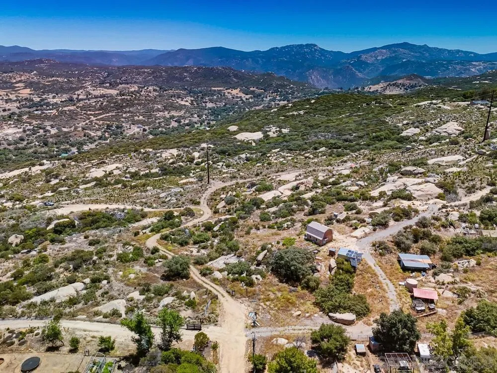 21038 Fog Ridge Alpine, CA 91901
