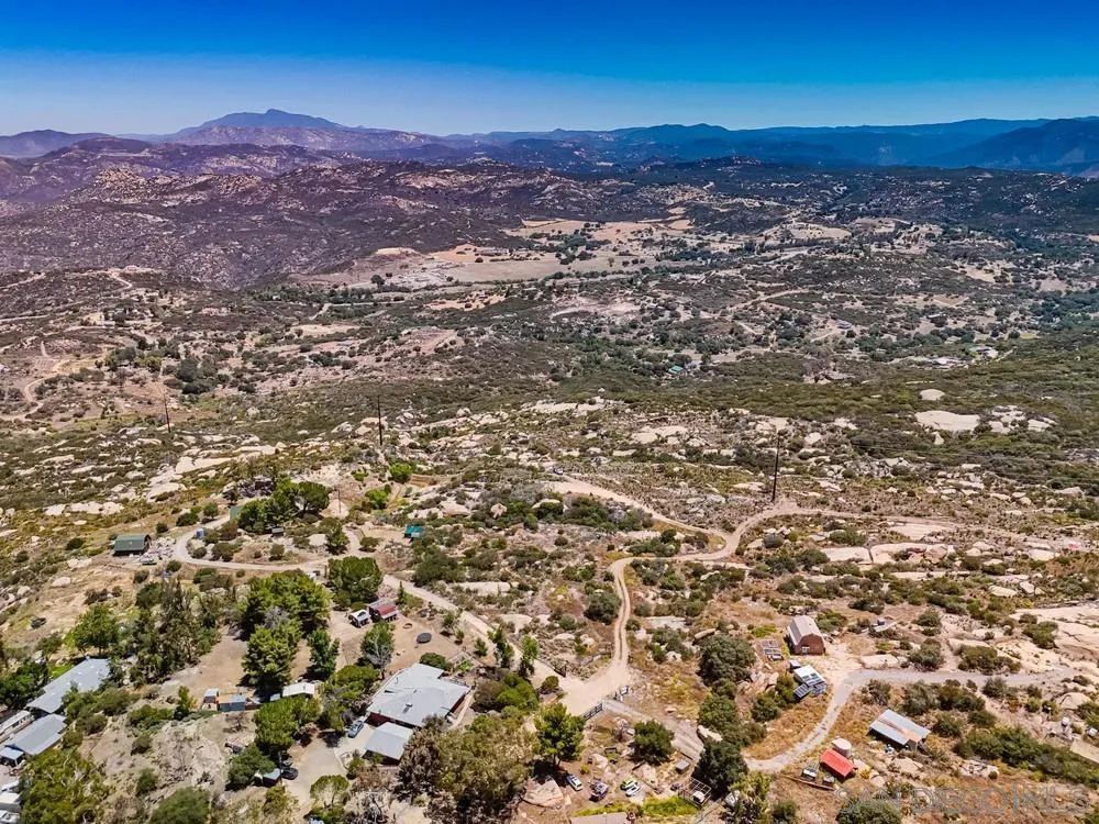 21038 Fog Ridge Alpine, CA 91901