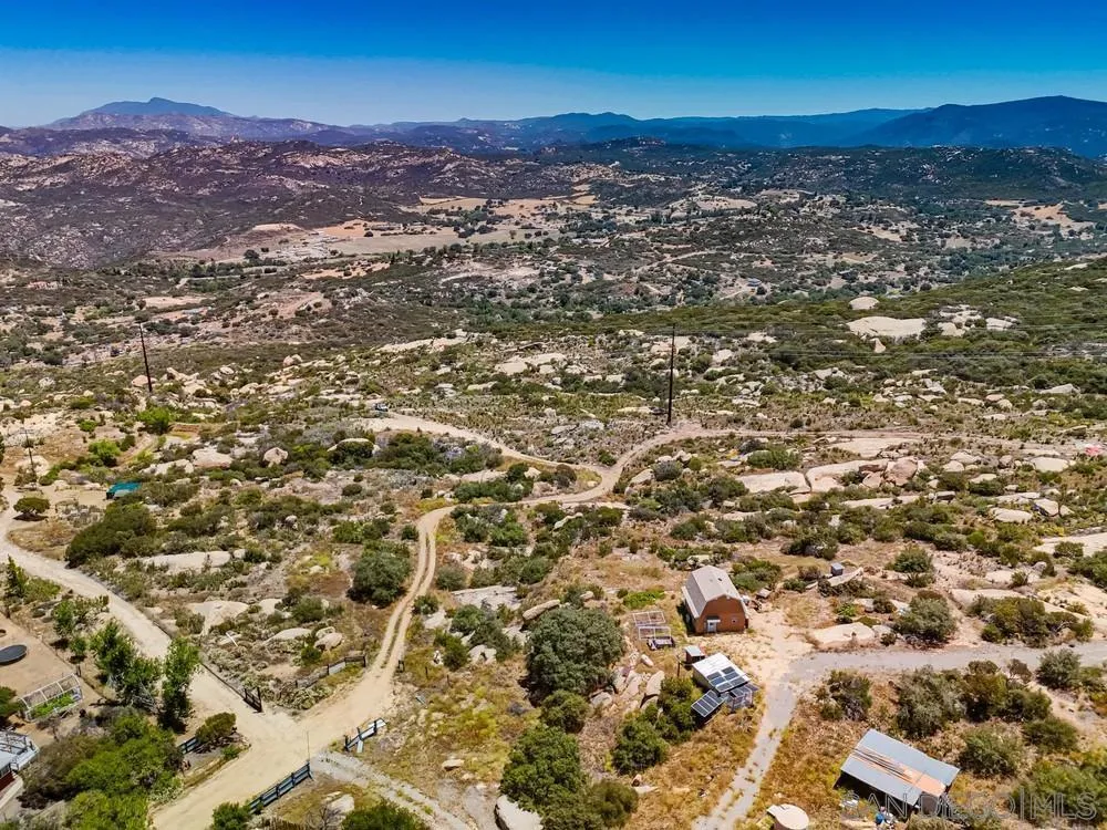 21038 Fog Ridge Alpine, CA 91901