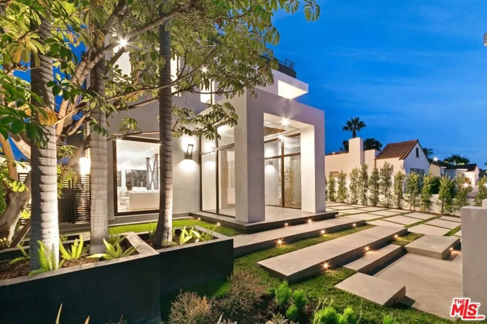 610 STANLEY AVENUE Los Angeles, CA 90036