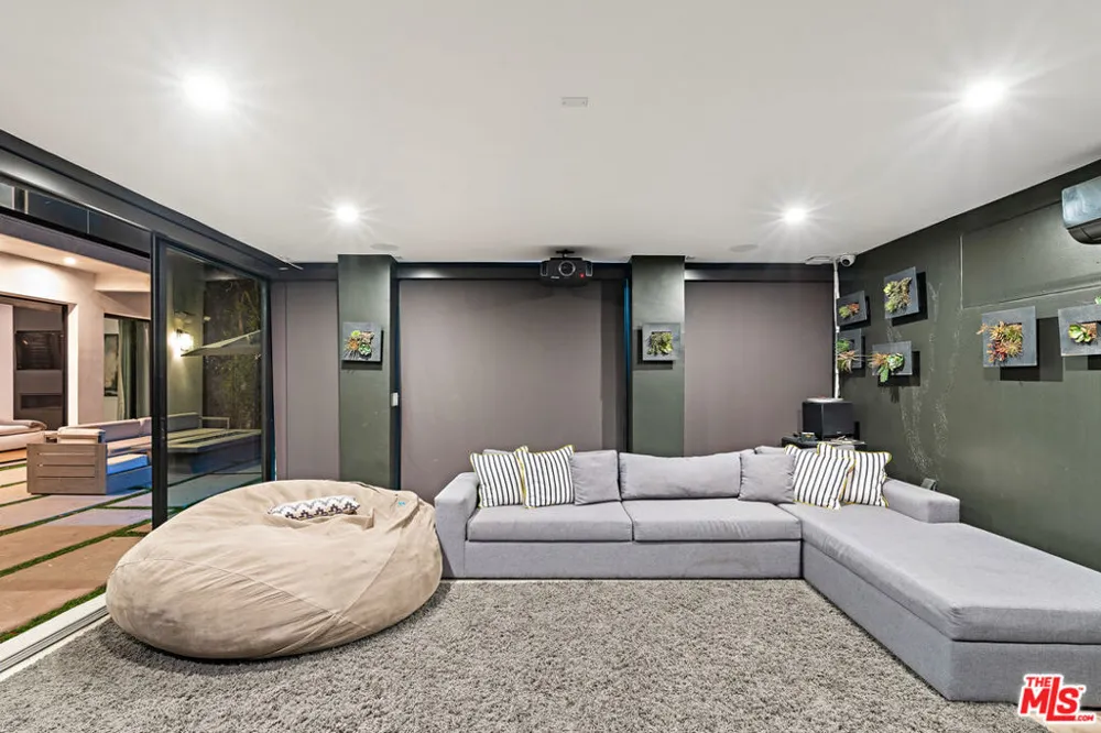 610 STANLEY AVENUE Los Angeles, CA 90036