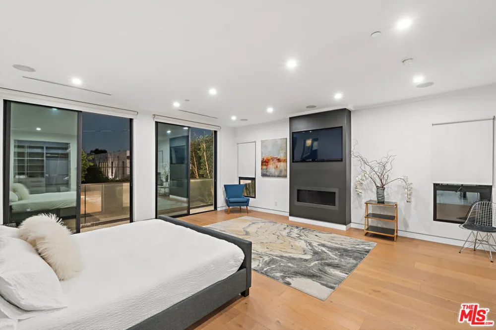 610 STANLEY AVENUE Los Angeles, CA 90036