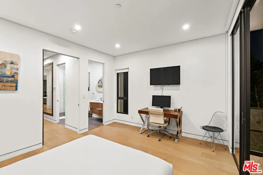 610 STANLEY AVENUE Los Angeles, CA 90036