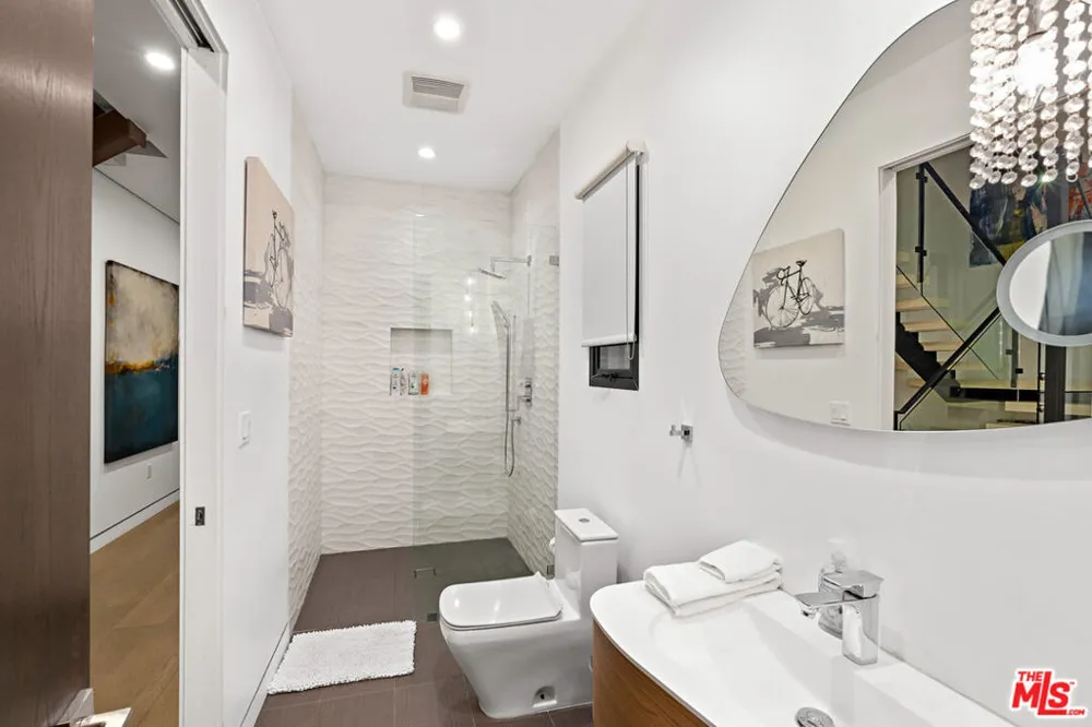 610 STANLEY AVENUE Los Angeles, CA 90036
