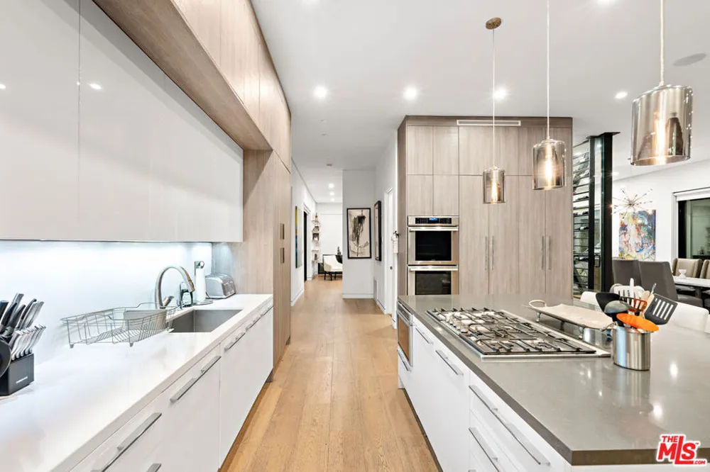 610 STANLEY AVENUE Los Angeles, CA 90036