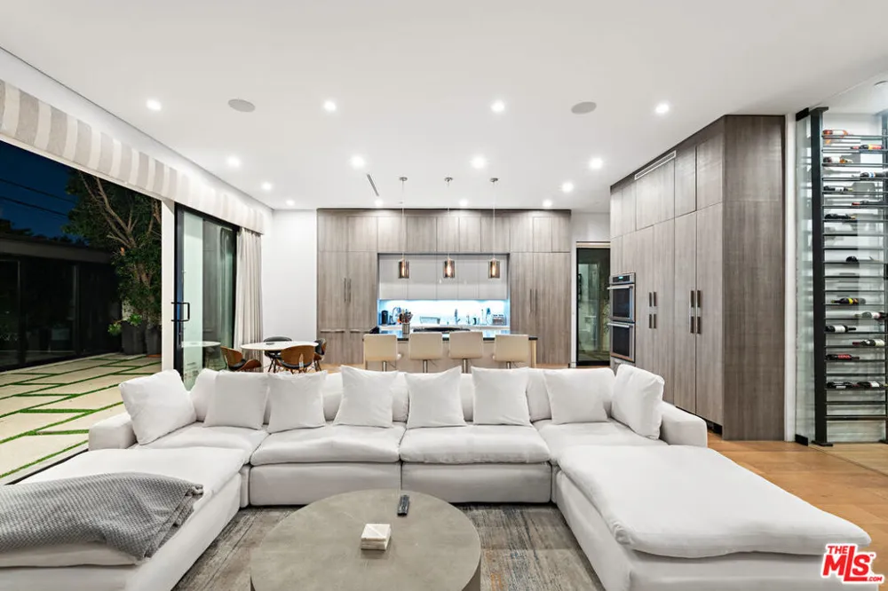 610 STANLEY AVENUE Los Angeles, CA 90036