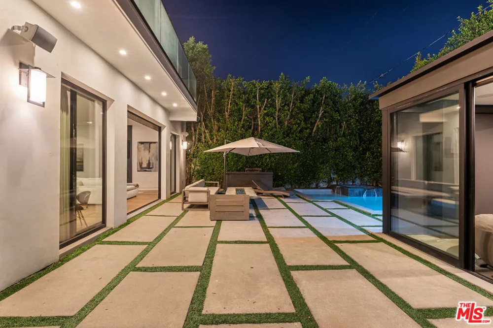 610 STANLEY AVENUE Los Angeles, CA 90036