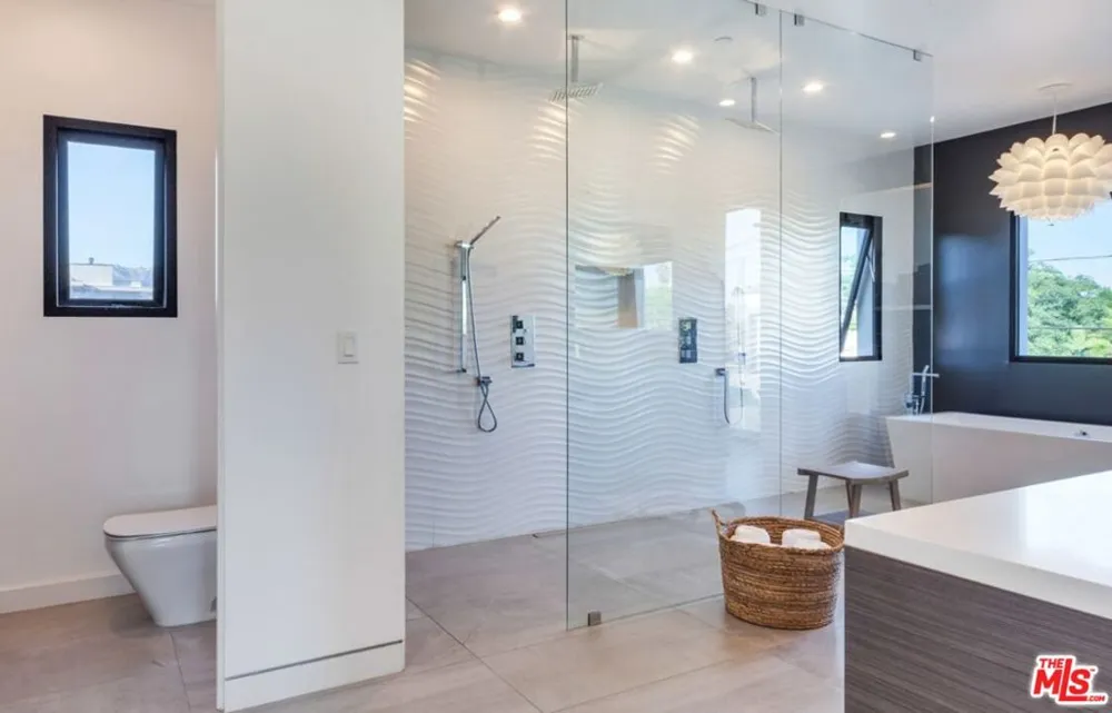 610 STANLEY AVENUE Los Angeles, CA 90036