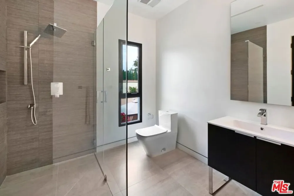 610 STANLEY AVENUE Los Angeles, CA 90036