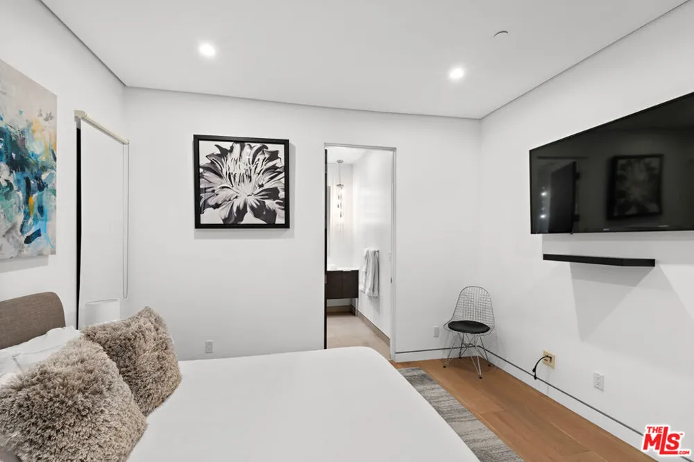610 STANLEY AVENUE Los Angeles, CA 90036