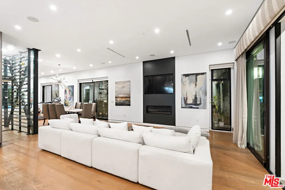 610 STANLEY AVENUE Los Angeles, CA 90036