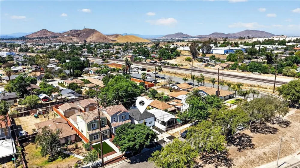 248 W Colton, CA 92324