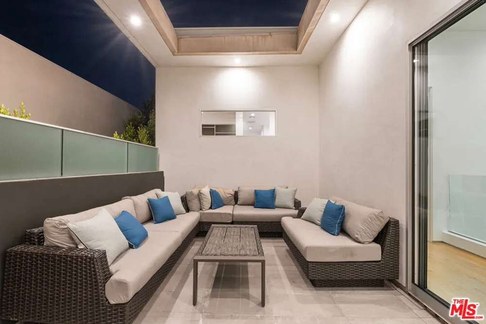 637 Gardner Street Los Angeles, CA 90036
