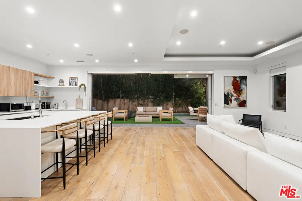 637 Gardner Street Los Angeles, CA 90036