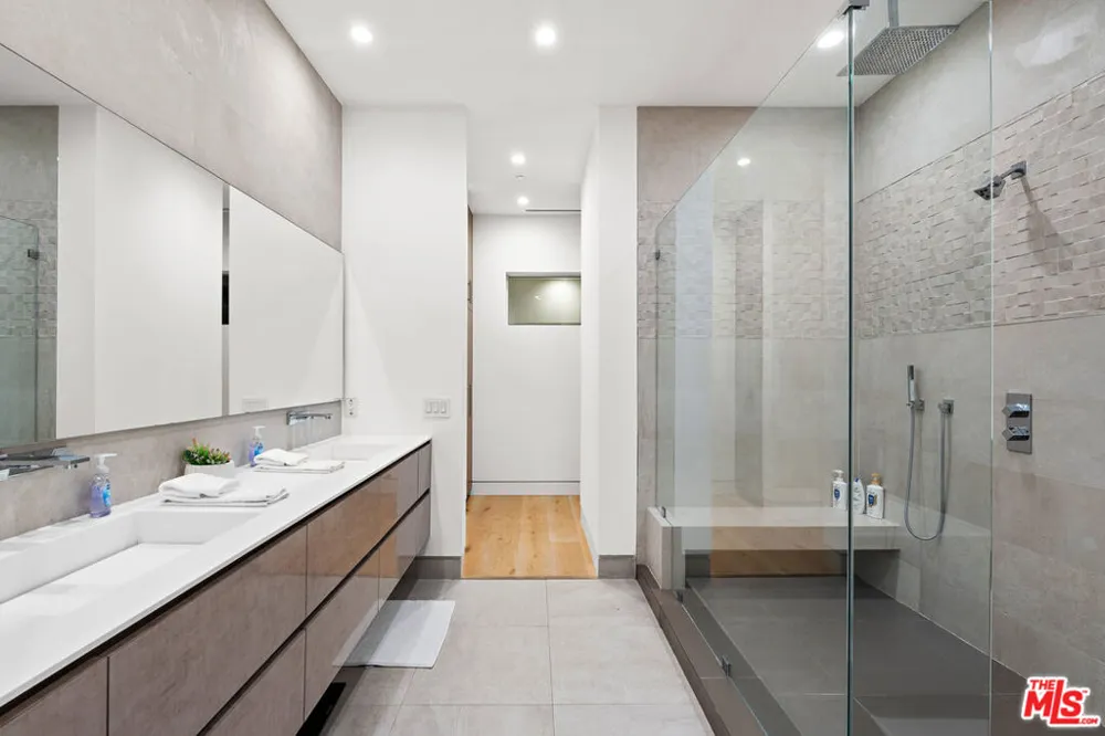 637 Gardner Street Los Angeles, CA 90036