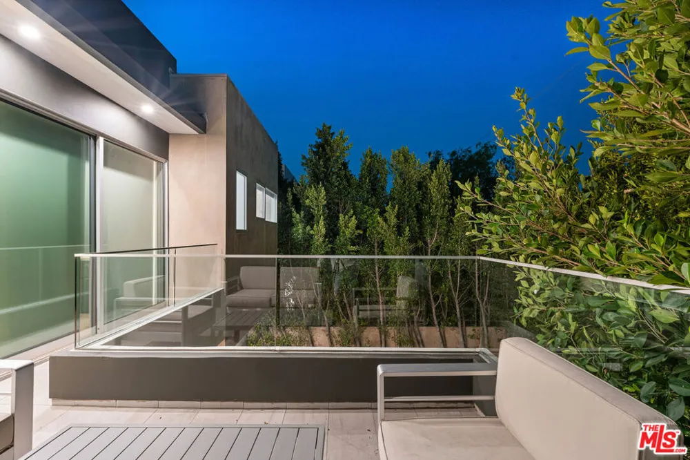 637 Gardner Street Los Angeles, CA 90036