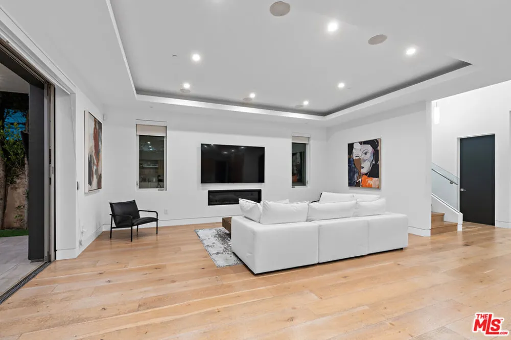 637 Gardner Street Los Angeles, CA 90036