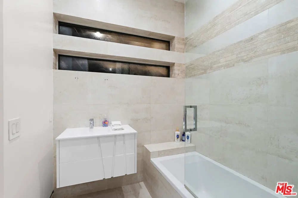 637 Gardner Street Los Angeles, CA 90036