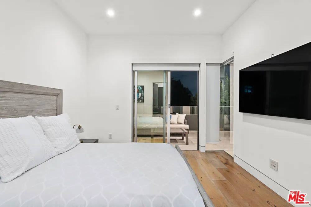 637 Gardner Street Los Angeles, CA 90036