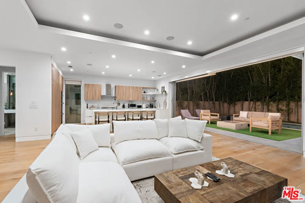 637 Gardner Street Los Angeles, CA 90036