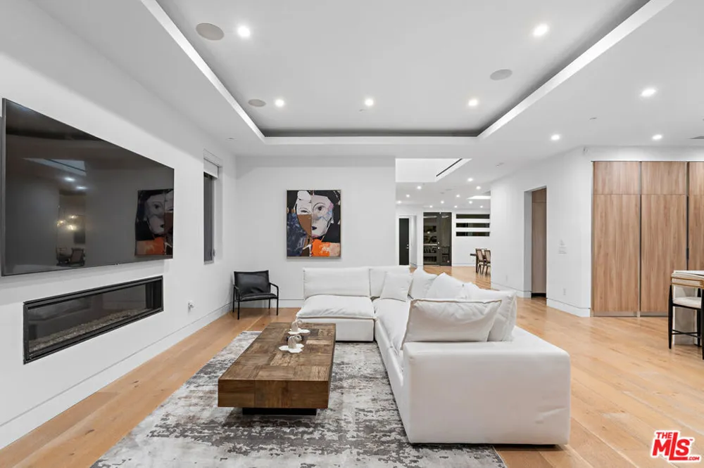 637 Gardner Street Los Angeles, CA 90036