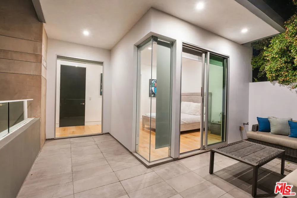 637 Gardner Street Los Angeles, CA 90036