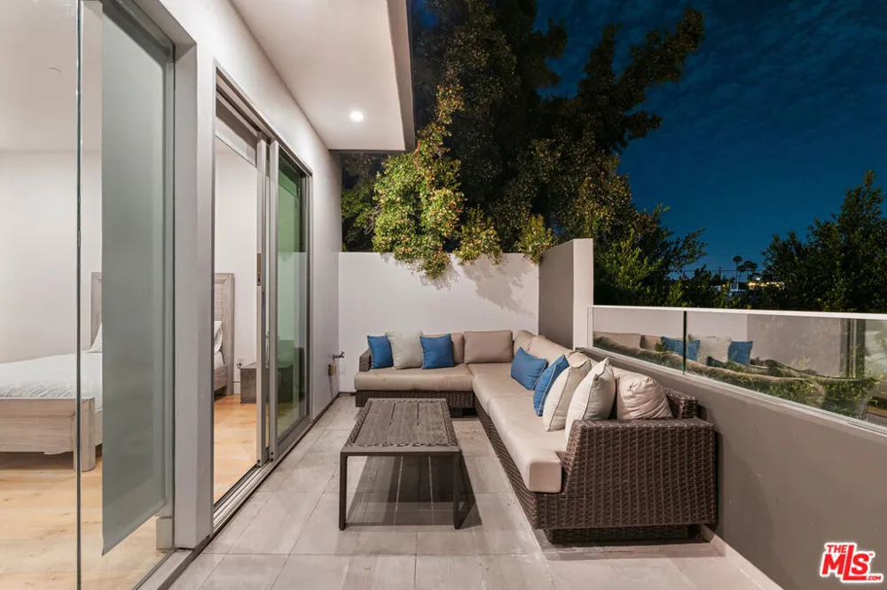 637 Gardner Street Los Angeles, CA 90036