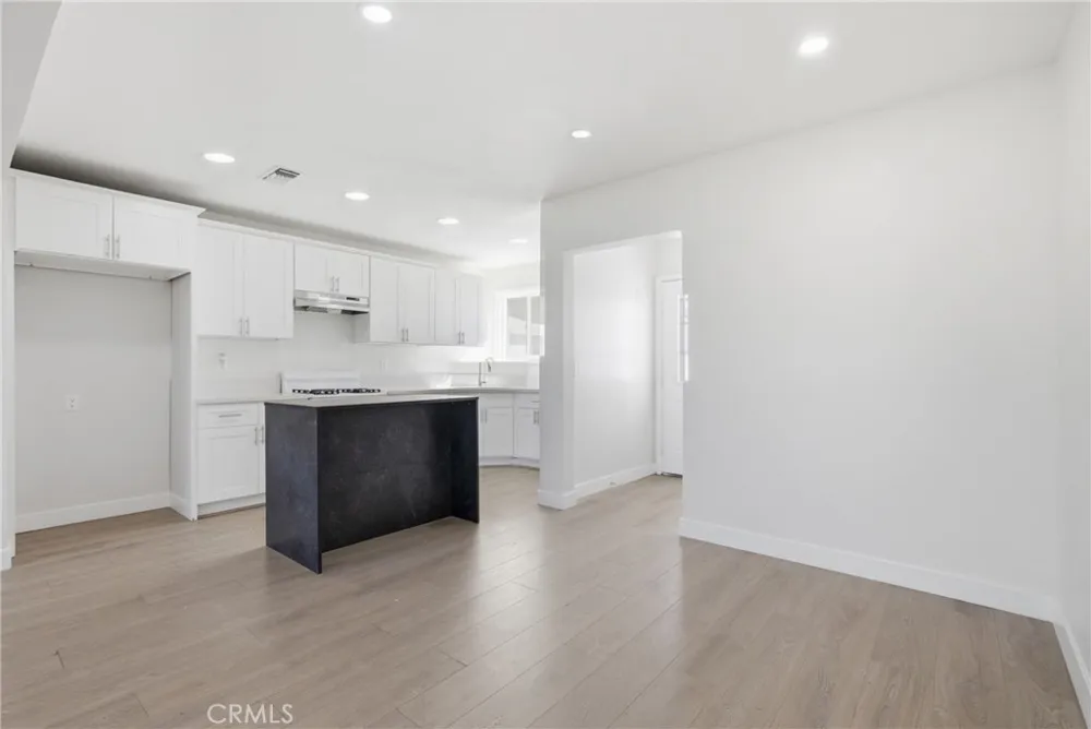 8302 Webb Sun Valley, CA 91352