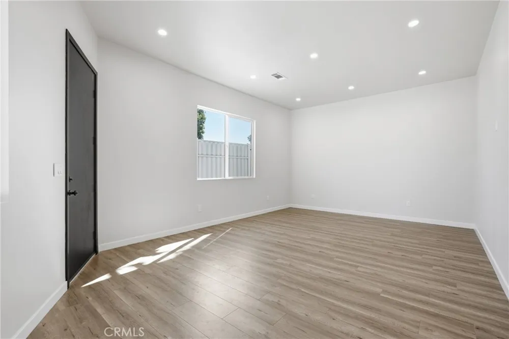 8302 Webb Sun Valley, CA 91352