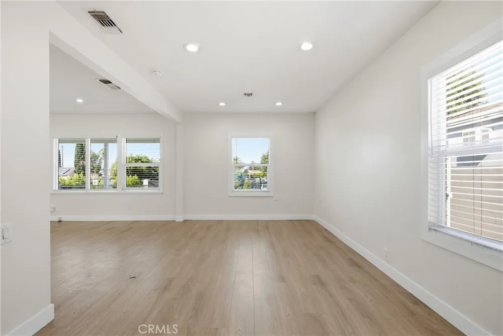 8302 Webb Sun Valley, CA 91352